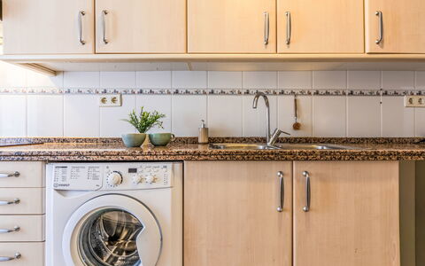 Nuevo Forum: Større Bandage, Køkken, Countertop, Gulvbelægning, Indretning, Vaskemaskine, Køkken Apparat, Etage, Cabinetry, Sanitærarmatur