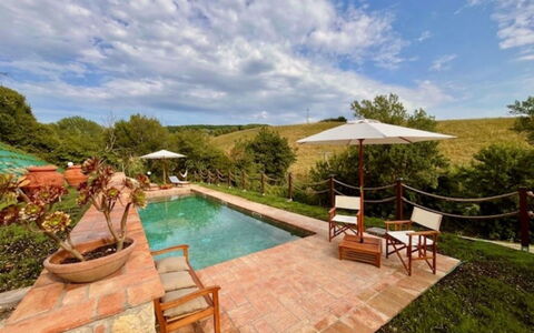 Il Sogno Toscano: Svømmepøl, Udendørs Møbler, Møbel, Udvej, Eco Hotel, Have, Flise, Estate, Landscaping, Hacienda