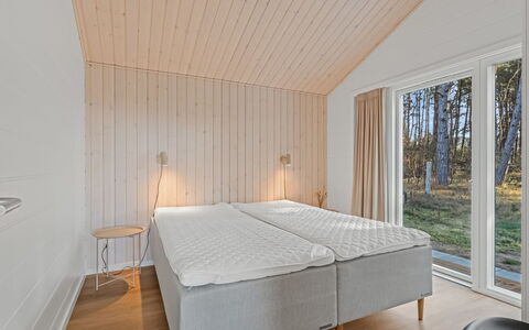 Frudde - 500M from the Sea: Træ, Gulvbelægning, Etage, Loft, Soveværelse, Hårdttræ, Trægulve, Sengetøj, Planke, Seng