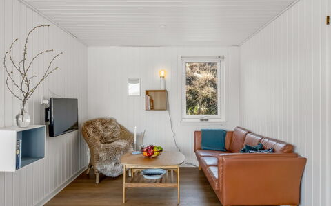 Aiden - 650M from the Sea: Møbel, Træ, Indretning, Gulvbelægning, Etage, Stol, Værelse, Loft, Stue, Lejlighed