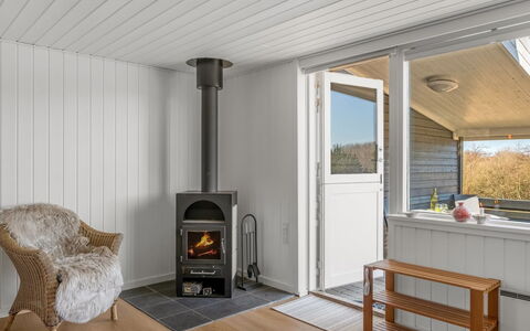 Aiden - 650M from the Sea: Møbel, Træ, Indretning, Gulvbelægning, Etage, Stol, Værelse, Loft, Stue, Lejlighed