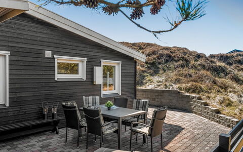 Aiden - 650M from the Sea: Møbel, Træ, Indretning, Gulvbelægning, Etage, Stol, Værelse, Loft, Stue, Lejlighed