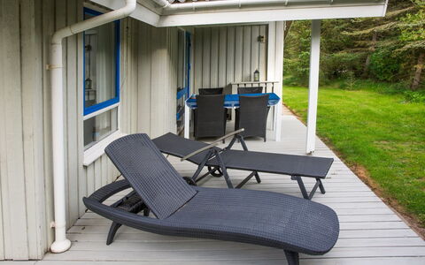 Nis - 900M from the Sea: Udendørs Møbler, Møbel, Kompositmateriale, Dæk, Skygge, Veranda, Stol, Udendørs Bord, Hårdttræ, Udendørs Struktur