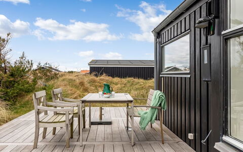 Enni - 350M from the Sea: Møbel, Træ, Indretning, Gulvbelægning, Etage, Stol, Værelse, Loft, Stue, Lejlighed