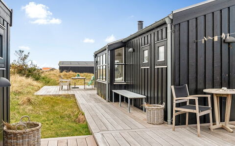 Enni - 350M from the Sea: Møbel, Træ, Indretning, Gulvbelægning, Etage, Stol, Værelse, Loft, Stue, Lejlighed