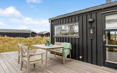 Enni - 350M from the Sea: Møbel, Træ, Indretning, Gulvbelægning, Etage, Stol, Værelse, Loft, Stue, Lejlighed