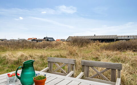Enni - 350M from the Sea: Himmel, Tag, Land Lot, Landdistrikt, Almindeligt, Sommerhus, Stuehus, Eco Hotel, Udendørs Møbler, Gård