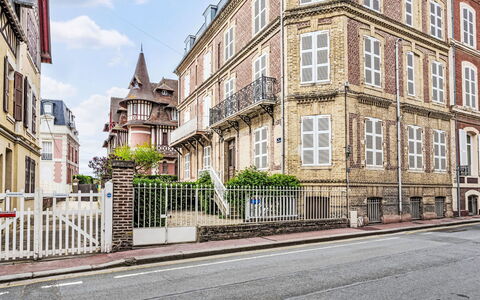 La Chapelle: Bygning, Vindue, Facade, Lejlighed, Skydevindue, Blandet Brug, Familie Bil, Ejerlejlighed, Altan