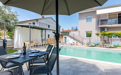 Dolores: Lejlighed, Altan, Ejerlejlighed, Hotel, Udvej, Ferieby, Hacienda, Villa, Badeby