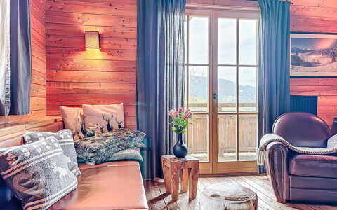 Chalet Kitzsteinhorn: Møbel, Træ, Indretning, Hjem, Trægulve, Belysning, Etage, Gulvbelægning, Stue, Værelse