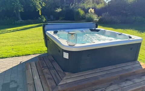Avelina - 700M from the Sea: Badekar, Jacuzzi, Svømmepøl, Sanitærarmatur