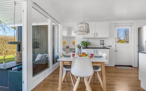 Avelina - 700M from the Sea: Gulvbelægning, Indretning, Træ, Møbel, Etage, Loft, Trægulve, Hjem, Køkken & Spisebord, Spisestue