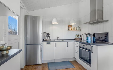 Avelina - 700M from the Sea: Køkken, Køkken Apparat, Større Bandage, Gulvbelægning, Træ, Indretning, Loft, Countertop, Etage, Husholdningsapparat