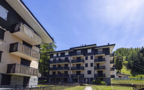 Villa Adele: Boligområde, Lejlighed, Facade, Hjem, Hus, Ejerlejlighed, Estate, Altan, Forstad, Gård