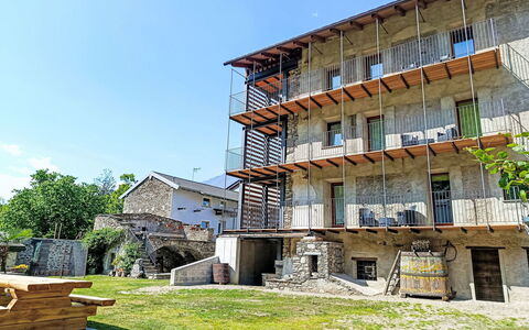 Valtellina 646: Vand, Træ, Svømmepøl, Udvej, Have, Eco Hotel, Skygge, Landscaping, Tropics