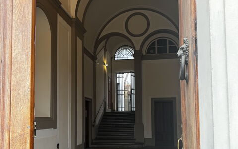 Maison D'Alice: Loft, Arch, Indretning, Glas, Molding, Kolonne, Dagslys, Arcade, Mansion