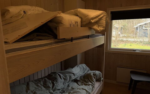 Julika - 560M from the Sea: Træ, Soveværelse, Seng, Sengetøj, Sengetøj, Etage, Bed Frame, Bejdse, Køjeseng, Hårdttræ