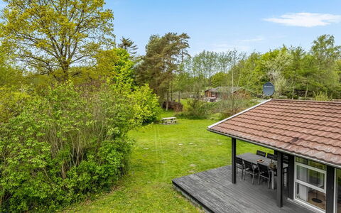 Julika - 560M from the Sea: Træ, Bank, Sommerhus, Landdistrikt, Sø, Afspejling, Reservoir, Dam