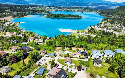 Faaker See 600: Vand, Vandressourcer, Krop Af Vand, Landskab, Bank, Coastal Og Oceaniske Landskabsformer, Sø, Kyst, Fugleperspektiv, Cove