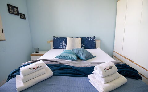 Celeste'S House in Torre Dell'Orso: Møbel, Seng, Soveværelse, Indretning, Sengetøj, Sengetøj, Værelse, Sengetøj, Etage, Textile