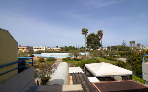 Celeste'S House in Torre Dell'Orso: Boligområde, Skygge, Estate, Udvej, Hacienda, Landscaping, Villa, Eco Hotel, Svømmepøl