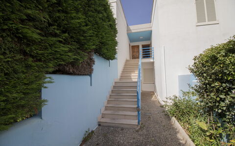 Celeste'S House in Torre Dell'Orso: Kompositmateriale, Trappe, Gelænder, Skygge, Dagslys, Altan, Maling, Gips