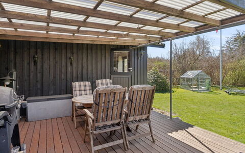 Emelita - 1.1Km from the Sea: Hjem, Sommerhus, Veranda, Sidespor, Stuehus, Udendørs Struktur