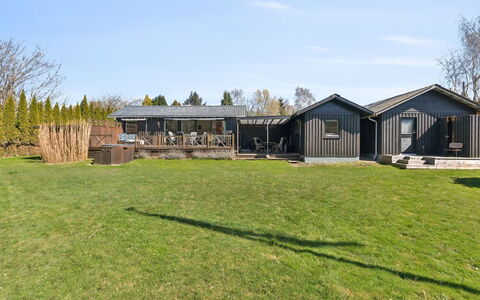 Emelita - 1.1Km from the Sea: Hjem, Sommerhus, Veranda, Sidespor, Stuehus, Udendørs Struktur