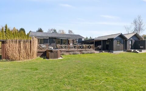 Emelita - 1.1Km from the Sea: Hjem, Sommerhus, Veranda, Sidespor, Stuehus, Udendørs Struktur