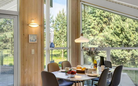 Ilya - 900M from the Sea: Indretning, Møbel, Træ, Gulvbelægning, Loft, Køkken & Spisebord, Lysarmatur, Spisestue, Etage, Stol