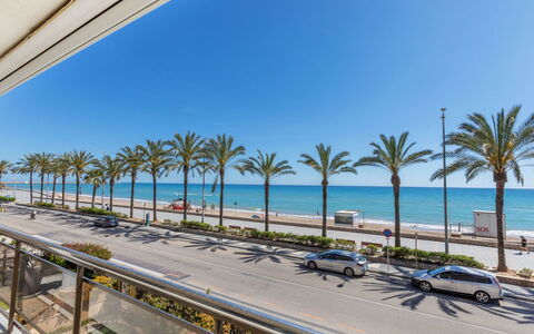 Playa Calafell: Bjergrige Landskabsformer, Bakke, Bjerg, Landskab, Highland, Hill Station, Hældning, Bjergkæde, Dal, Chaparral