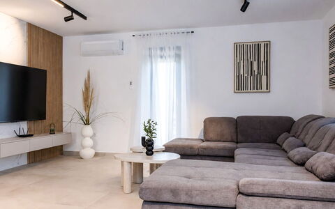 Antica: Møbel, Indretning, Gulvbelægning, Couch, Etage, Træ, Stue, Lejlighed, Loft, Hjem