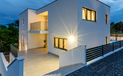 Antica: Hjem, Facade, Arkitektur, Kompositmateriale, Altan, Dør, Estate, Beton, Trappe, Villa