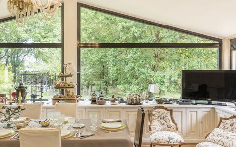 Luxury Villas Near Rome: Møbel, Indretning, Bord, Loft, Belysning, Stol, Værelse, Spisestue, Køkken & Spisebord, Gulvbelægning