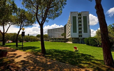 Suite Riviera: Lejlighed, Busk, Ejerlejlighed, Urban Design, Have, Hovedkvarter, Lawn, Landscaping, Skygge