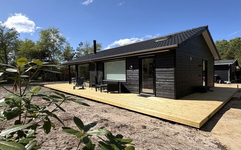 Gizelle - 200M from the Sea: Hus, Sommerhus, Hjem, Tag, Sidespor, Garden Bygninger, Skur, Bjælkehytte, Cykel
