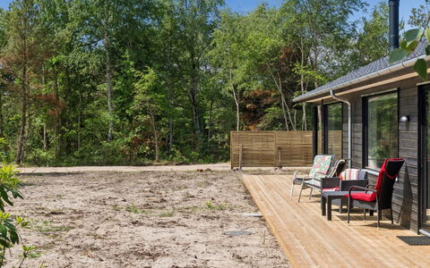 Gizelle - 200M from the Sea: Sommerhus, Have, Garden Bygninger, Skygge, Backyard, Hårdttræ, Gård, Sidespor, Landscaping