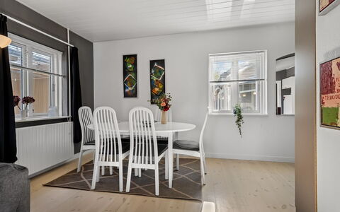 Bisera - 3Km from the Sea: Tag, Hus, Hjem, Sommerhus, Dør, Sidespor, Dæk, Veranda, Planke, Hårdttræ