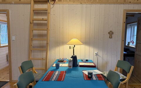 Heda - 1.6Km to the Fjord: Møbel, Gulvbelægning, Indretning, Træ, Etage, Loft, Værelse, Belysning, Lysarmatur, Bejdse