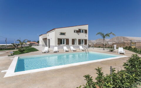 Villa Marzia: Kompositmateriale, Estate, Svømmepøl, Skygge, Villa, Hotel, Udvej, Altan