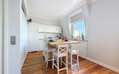 The Historic Sea Suite: Møbel, Gulvbelægning, Indretning, Etage, Trægulve, Køkken, Træ, Loft, Countertop, Køkken & Spisebord
