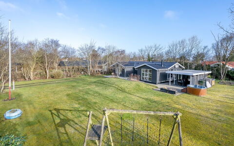 Ascan - 300M to the Fjord: Hjem, Boligområde, Hus, Land Lot, Estate, Sommerhus, Have, Lawn, Forstad, Landscaping