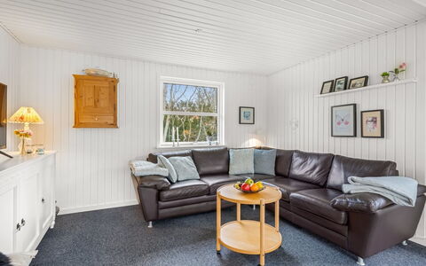 Ascan - 300M to the Fjord: Træ, Indretning, Loft, Hjem, Couch, Gulvbelægning, Møbel, Stue, Etage