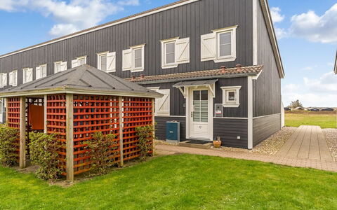 Melvin - 50M to the Fjord: Sommerhus, Hjem, Hus, Tag, Veranda, Estate, Sidespor, Garden Bygninger, Stuehus, Gård