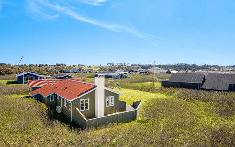 Ovine - 200M from the Sea: Græs, Hus, Tag, Hjem, Landdistrikt, Arkitektur, Sommerhus, Land Lot, Landskab, Almindeligt