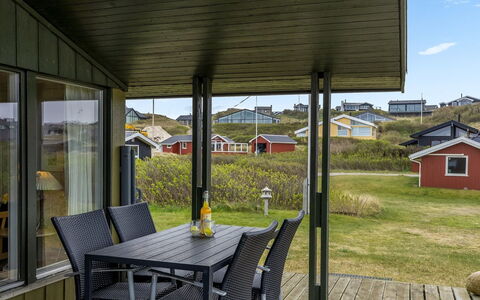 Alea - 150M from the Sea: Træ, Veranda, Hjem, Dør, Hus, Tag, Sommerhus, Sidespor, Skygge, Land Lot