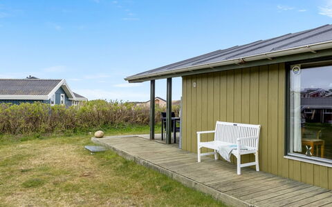 Alea - 150M from the Sea: Græs, Tag, Hus, Hjem, Sommerhus, Land Lot, Sidespor, Landdistrikt, Veranda, Garden Bygninger