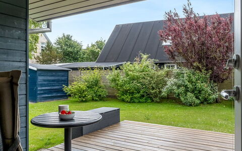 Tinka - 100M from the Sea: Svømmepøl, Hotel, Altan