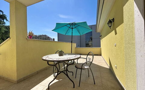 Rovinj 146: Svømmepøl, Hotel, Altan
