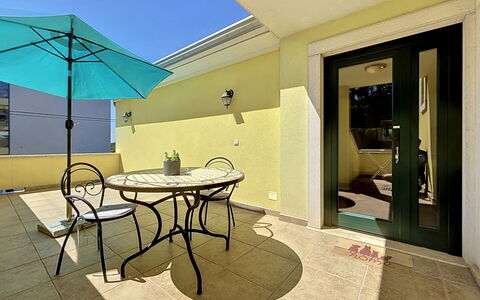 Rovinj 146: Svømmepøl, Hotel, Altan